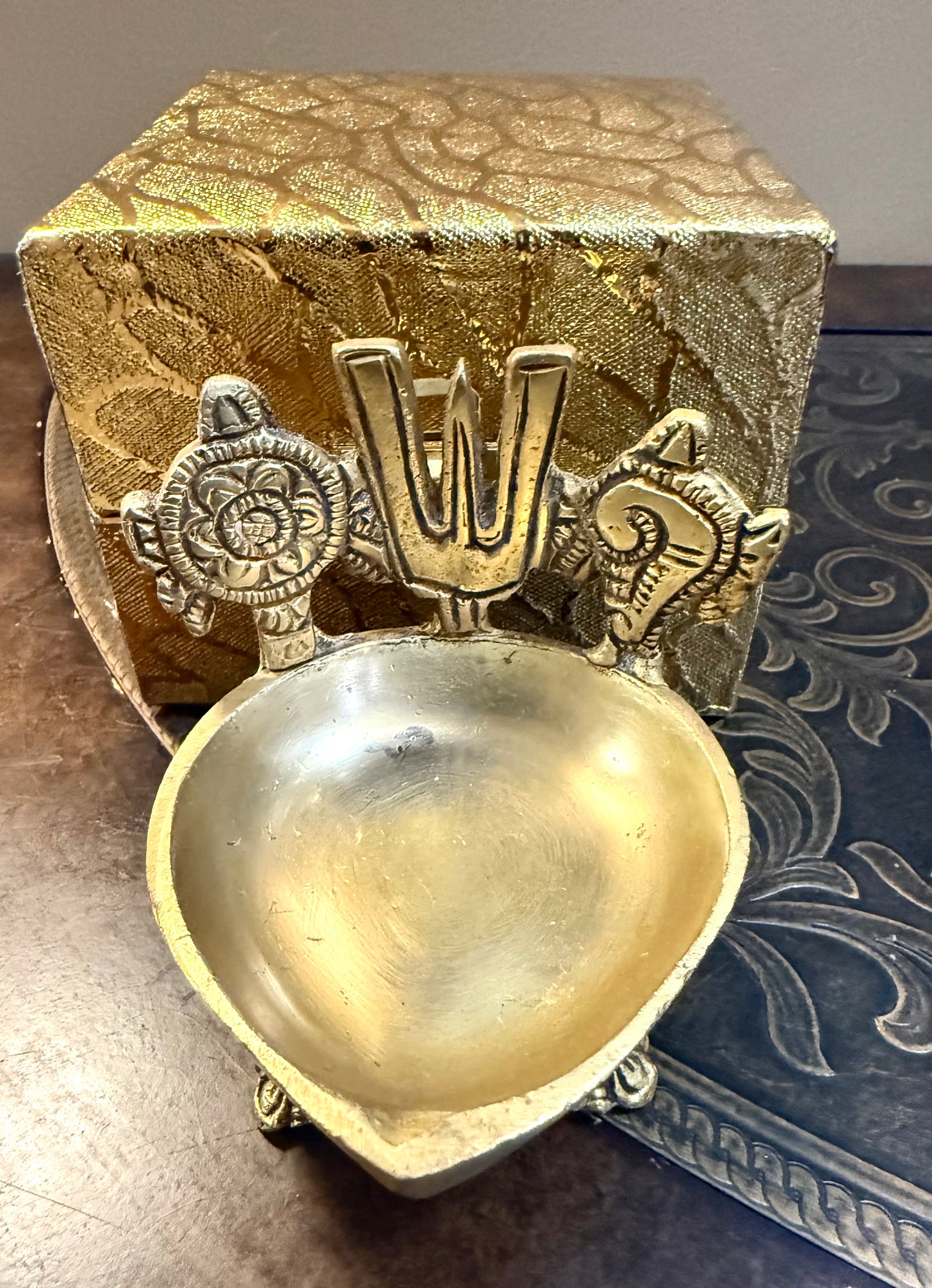 Brass Shankh Chakra Namah Diya | Shankh Chakra Diya | Brass Deep/ Shank Lamp/ Brass Vilakku |brass oil lamp | Return Gifts|Housewarming Gifts, Puja Favors | Brass Table Diya