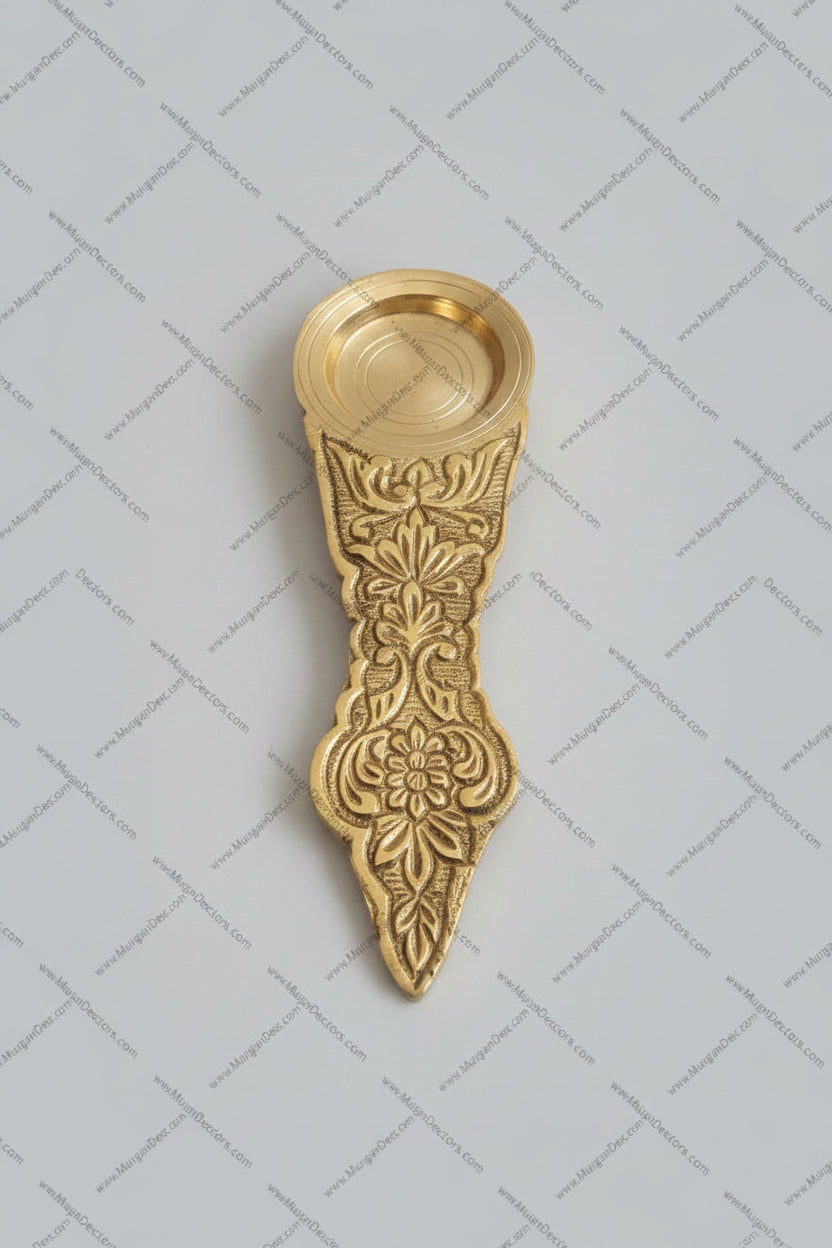 Shop 5-inch Brass Kapoor Dhani – a traditional camphor burner for daily aarti & pooja. Perfect for home mandirs, festivals & gifting. Free shipping available at MuruganDecors USA