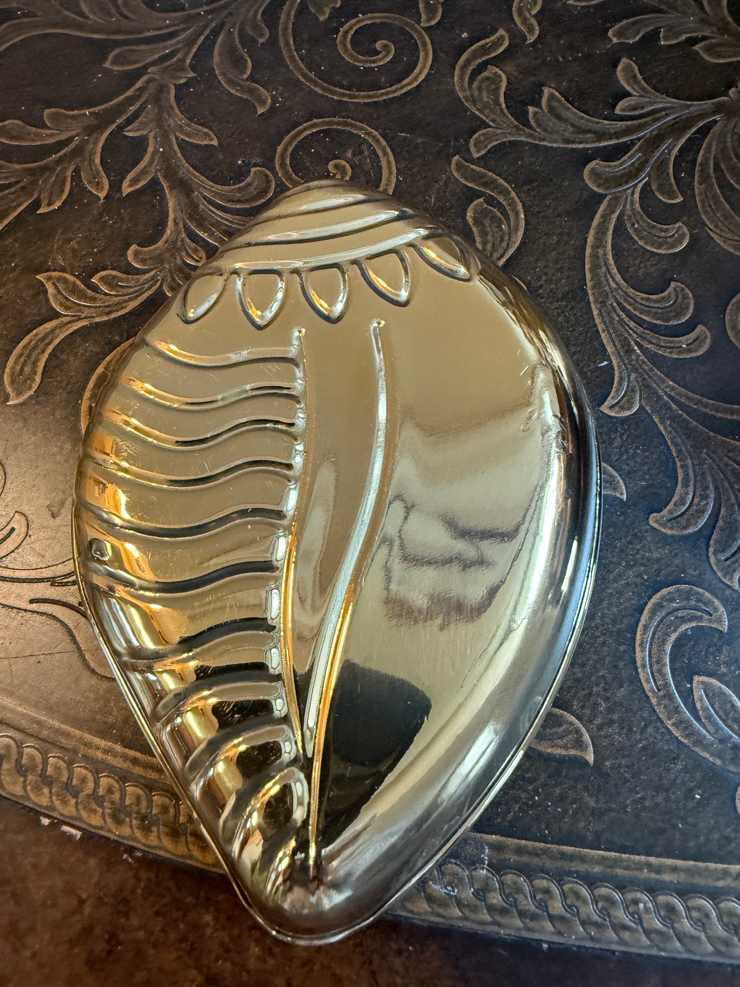 Brass Pooja Plate with Haldi Kumkum Bowls – Puja Thali Set for Hindu Worship| Ceremonial Offerings-housewarming return gifts-wedding-gifts