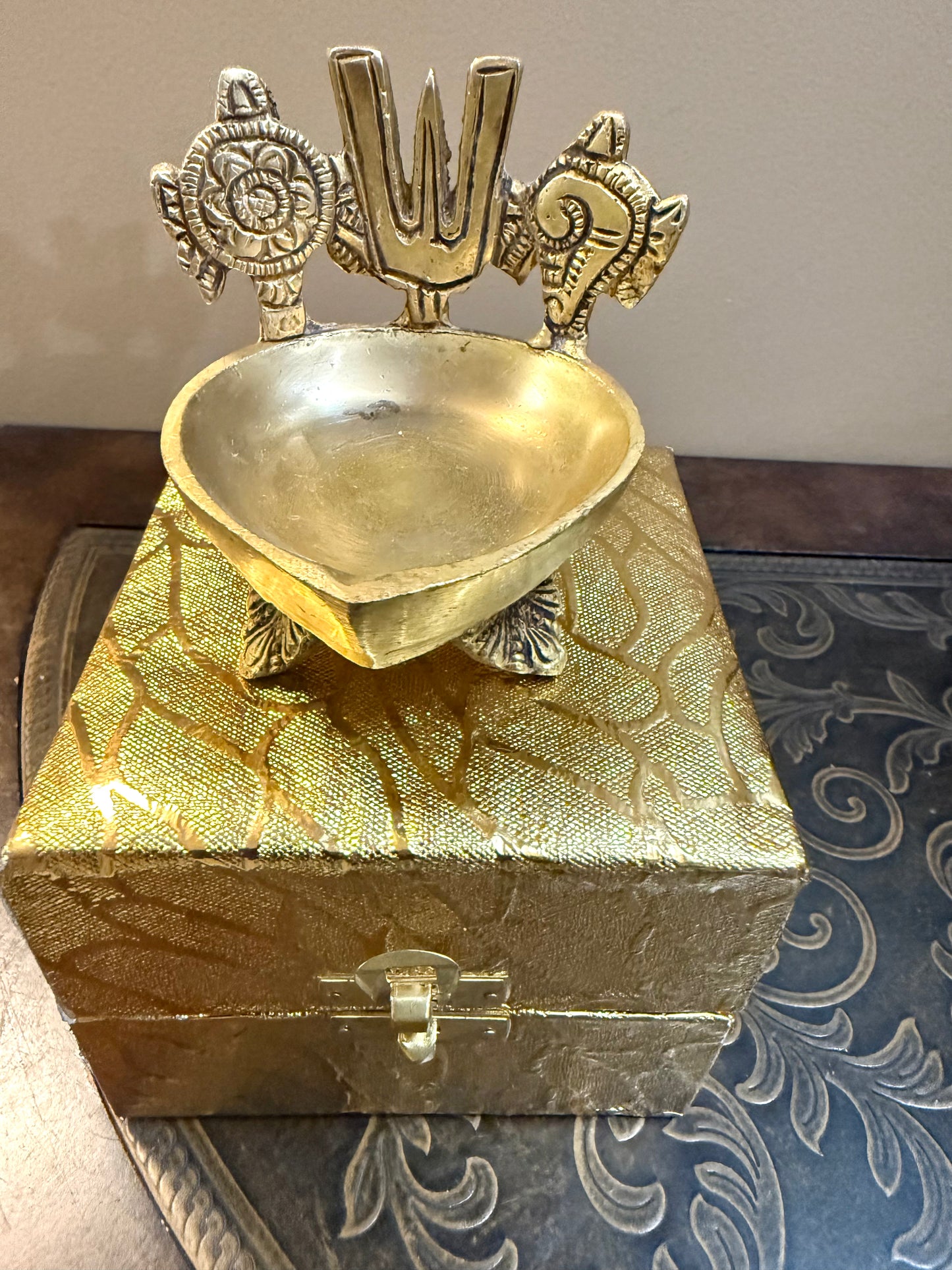 Brass Shankh Chakra Namah Diya | Shankh Chakra Diya | Brass Deep/ Shank Lamp/ Brass Vilakku |brass oil lamp | Return Gifts|Housewarming Gifts, Puja Favors | Brass Table Diya