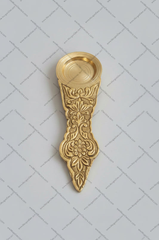 Shop 5-inch Brass Kapoor Dhani – a traditional camphor burner for daily aarti & pooja. Perfect for home mandirs, festivals & gifting. Free shipping available at MuruganDecors USA