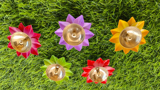 Buy 3-inch Brass Lotus Diya – a beautiful deepam for daily pooja & Hindu festivals. Perfect return gift for weddings & Diwali in USA at MuruganDecors.