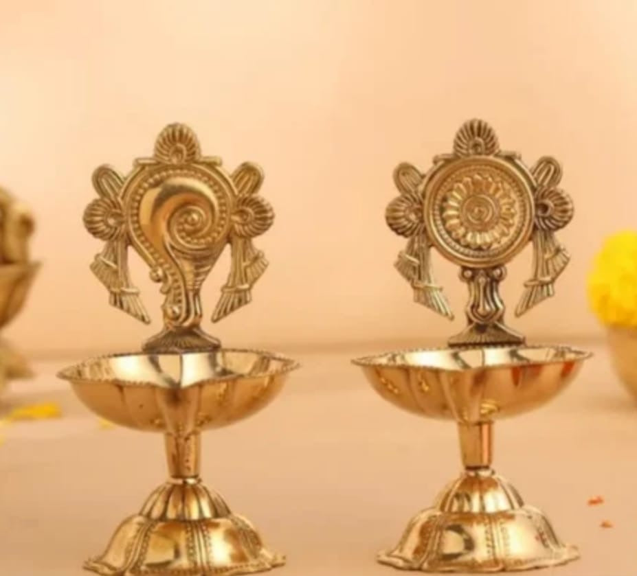 Shankh Chakra Diya | Brass Deep/ Shank Lamp/ Brass Vilakku |brass oil lamp |Housewarming return Gifts, Puja Favors|Diya | Brass Table Diya | Oil Puja Lamp